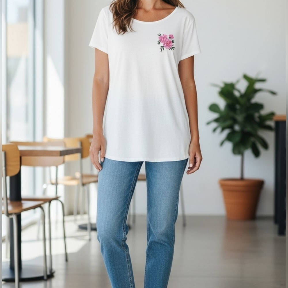 Women's Unbranded White Short Sleeve Tee with Pink Floral Print M - Picture 2 of 5